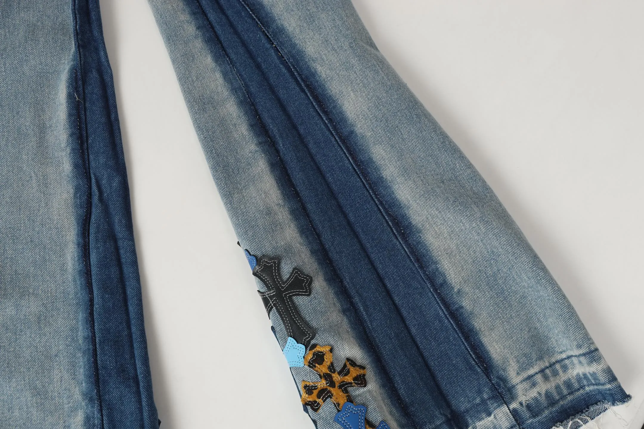P300 cross-border quantity model, please do not place an order if you are pursuing quality - Chrome Hearts/Chrome Heart Cross✝️Applied leather embroidered washed jeans trousers casual pants flared pants -High weight, high density and high quality. The wool is soft, delicate and skin-friendly. It feels soft and silky. It has excellent warmth and skin-friendly properties. -Size: 28 30 32 34 36